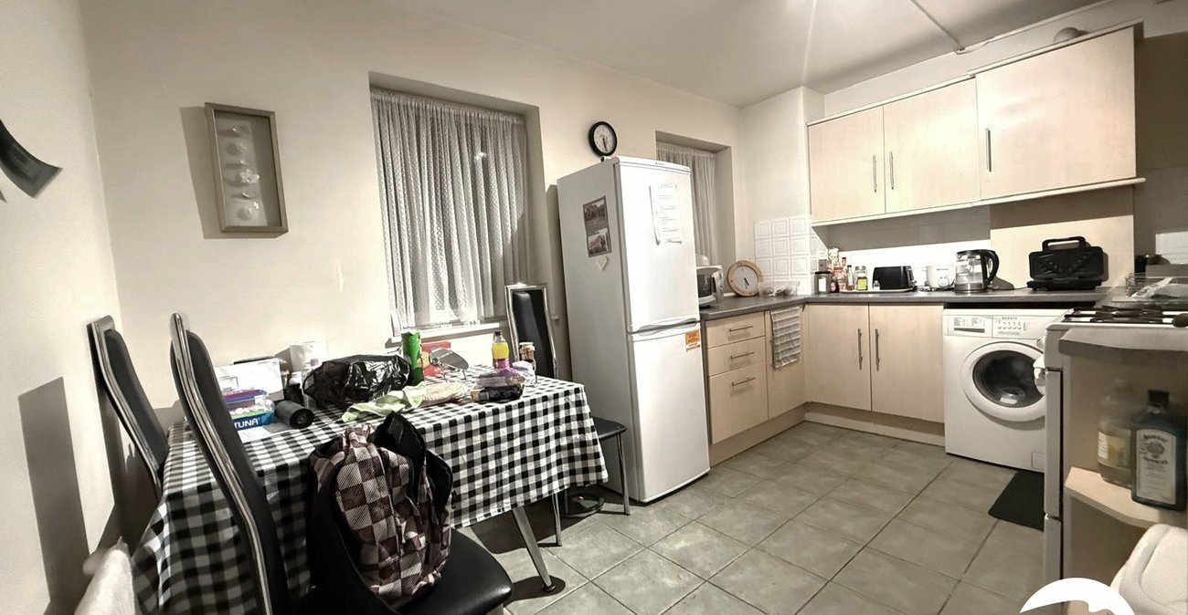 2 bedroom property for sale in London | Robinson Jackson