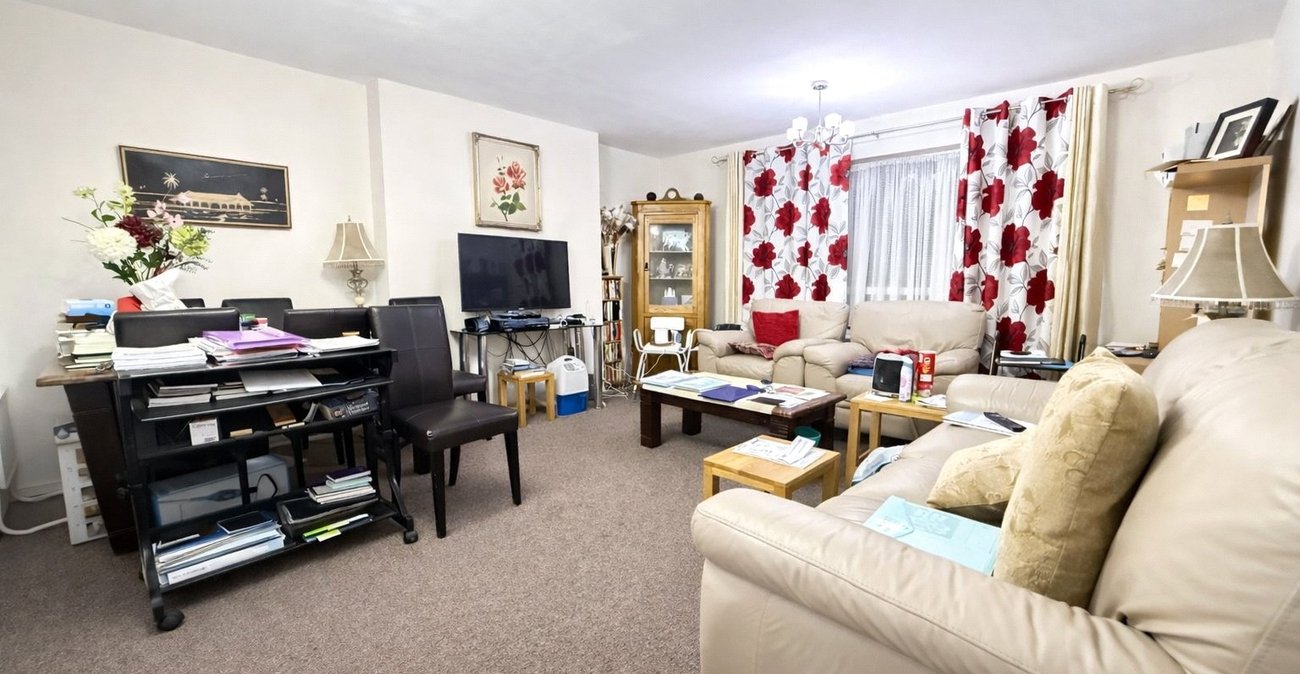 2 bedroom property for sale in London | Robinson Jackson