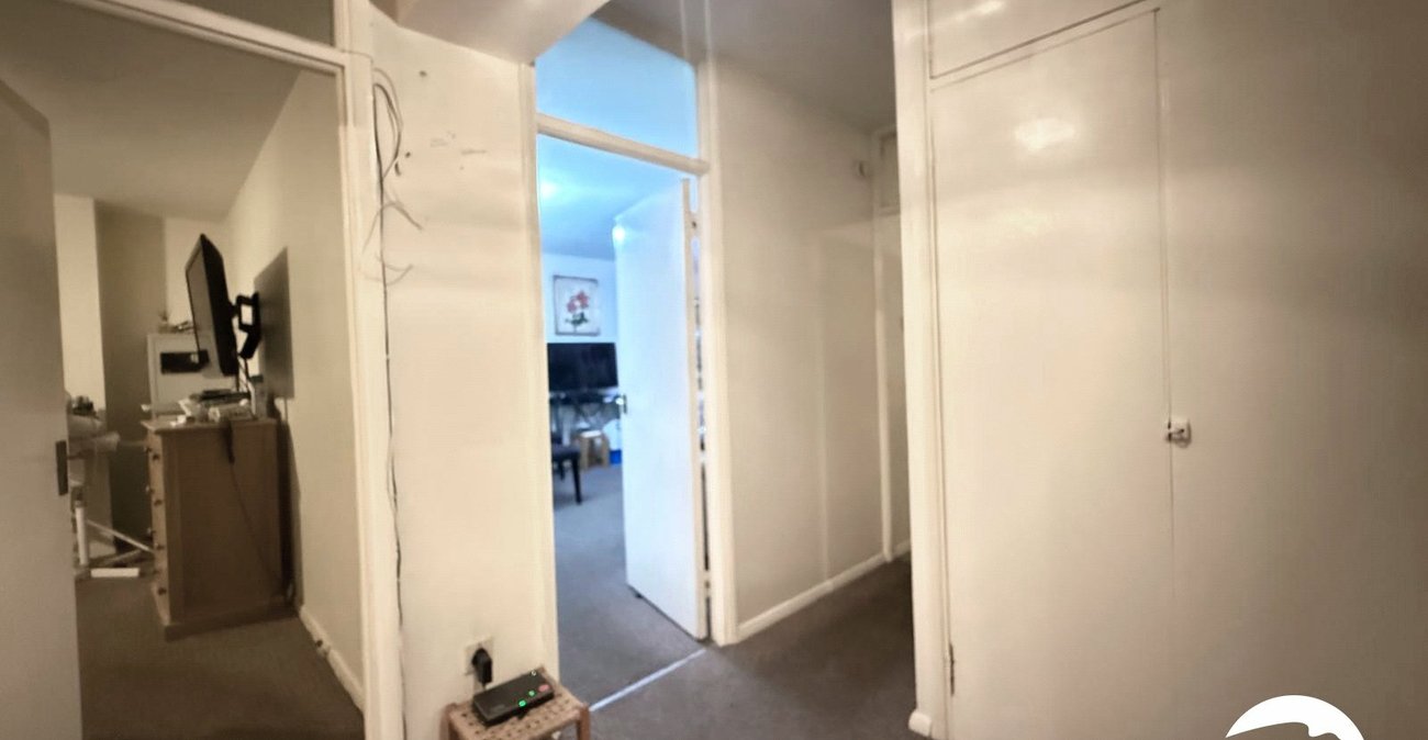 2 bedroom property for sale in London | Robinson Jackson