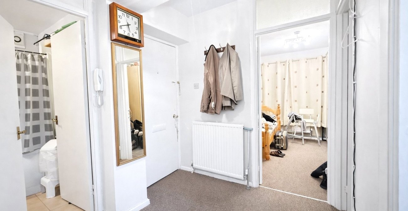 2 bedroom property for sale in London | Robinson Jackson
