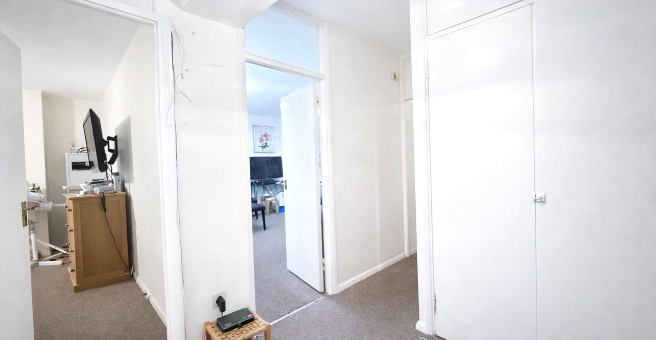 2 bedroom property for sale in London | Robinson Jackson