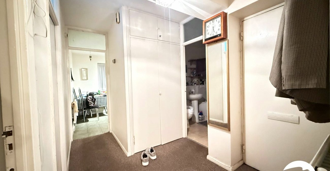 2 bedroom property for sale in London | Robinson Jackson