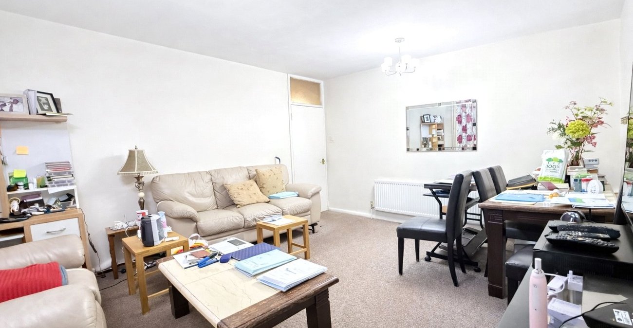 2 bedroom property for sale in London | Robinson Jackson
