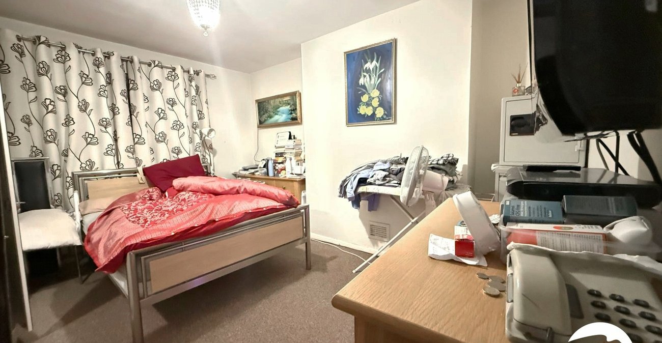 2 bedroom property for sale in London | Robinson Jackson