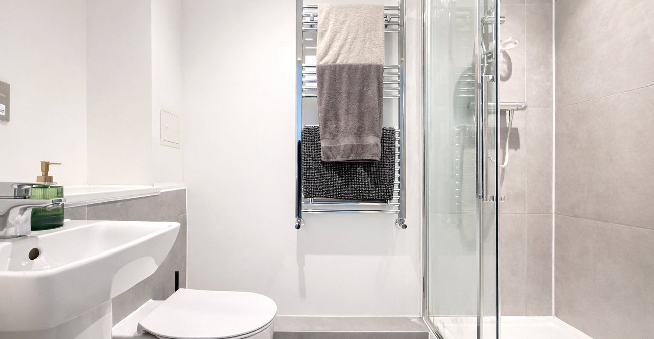 2 bedroom property for sale in London | Robinson Jackson