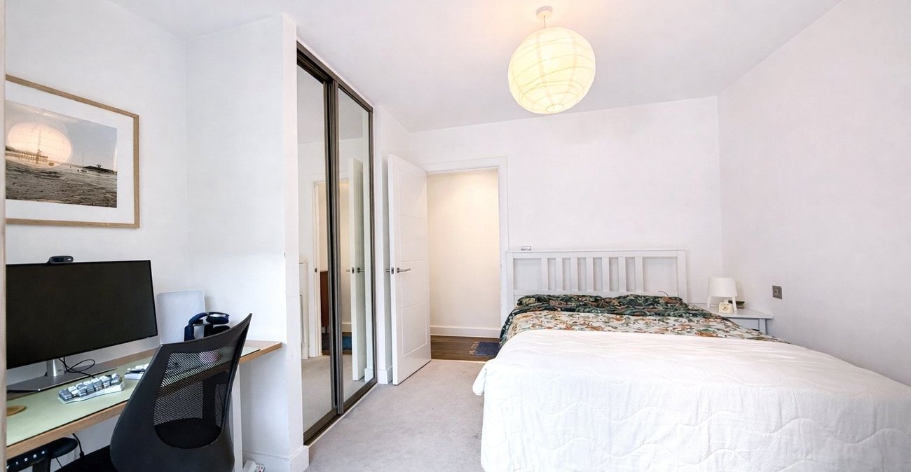 2 bedroom property for sale in London | Robinson Jackson