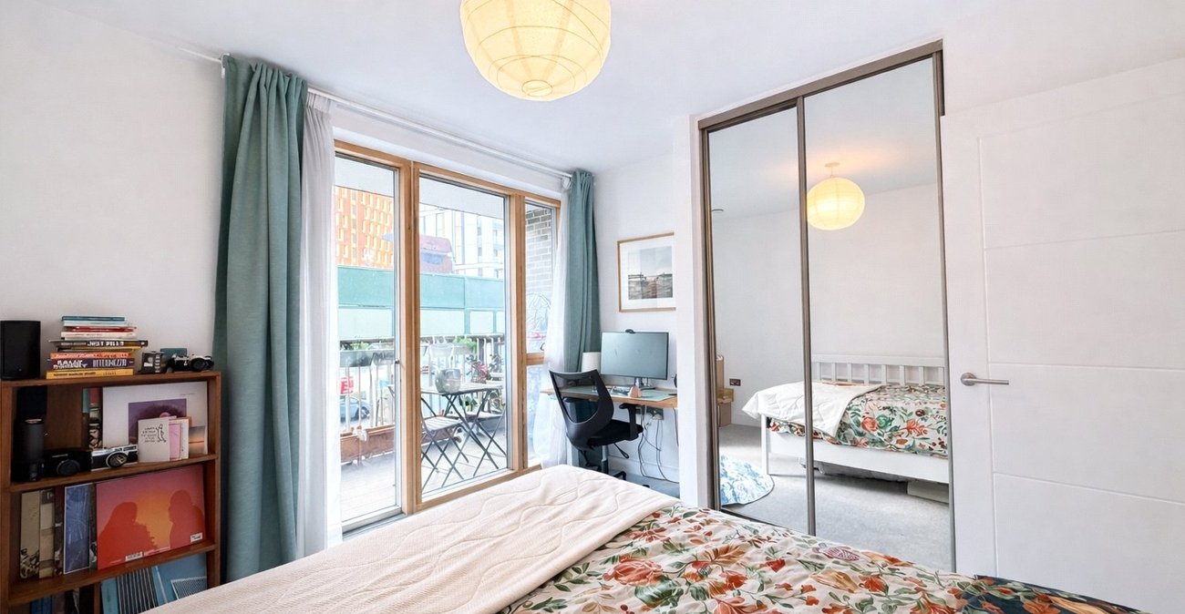 2 bedroom property for sale in London | Robinson Jackson