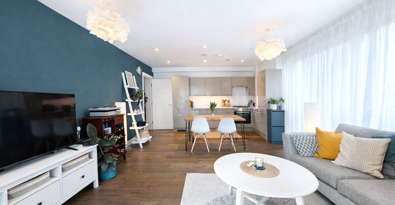 2 bedroom property for sale in London | Robinson Jackson