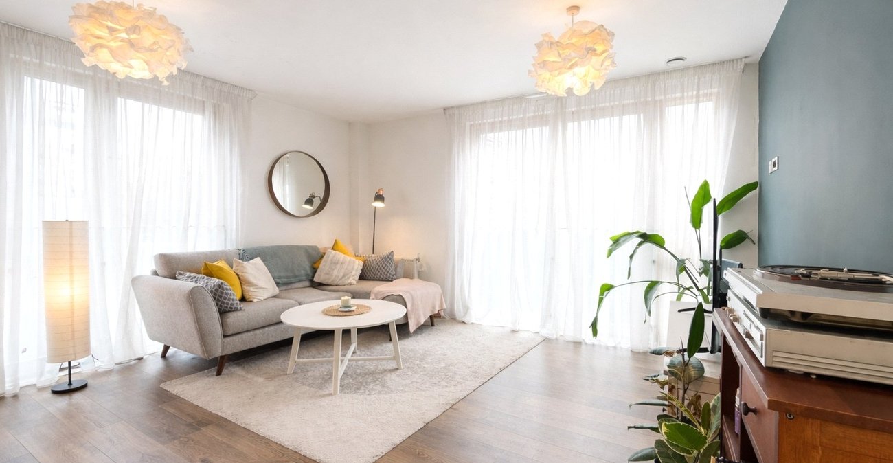 2 bedroom property for sale in London | Robinson Jackson