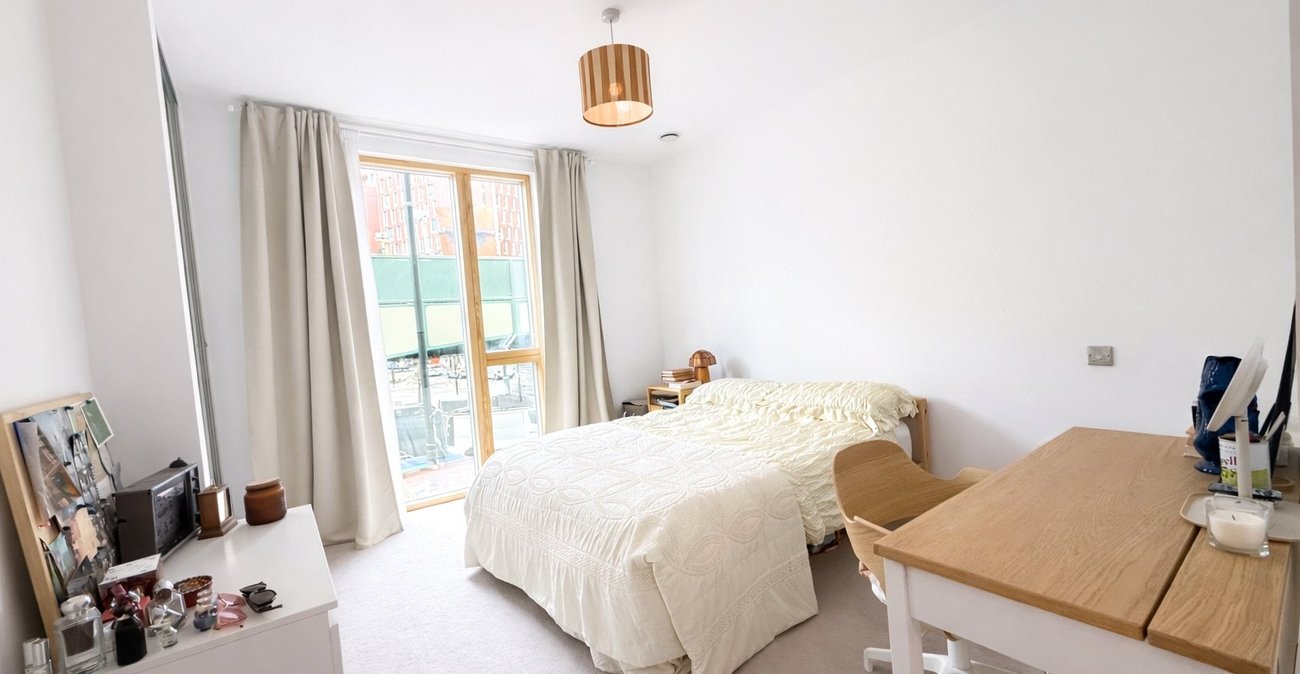 2 bedroom property for sale in London | Robinson Jackson