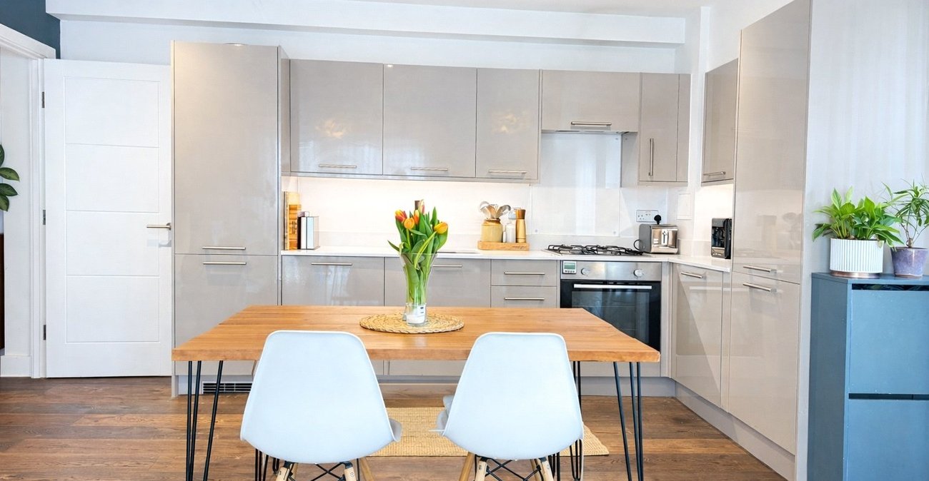 2 bedroom property for sale in London | Robinson Jackson