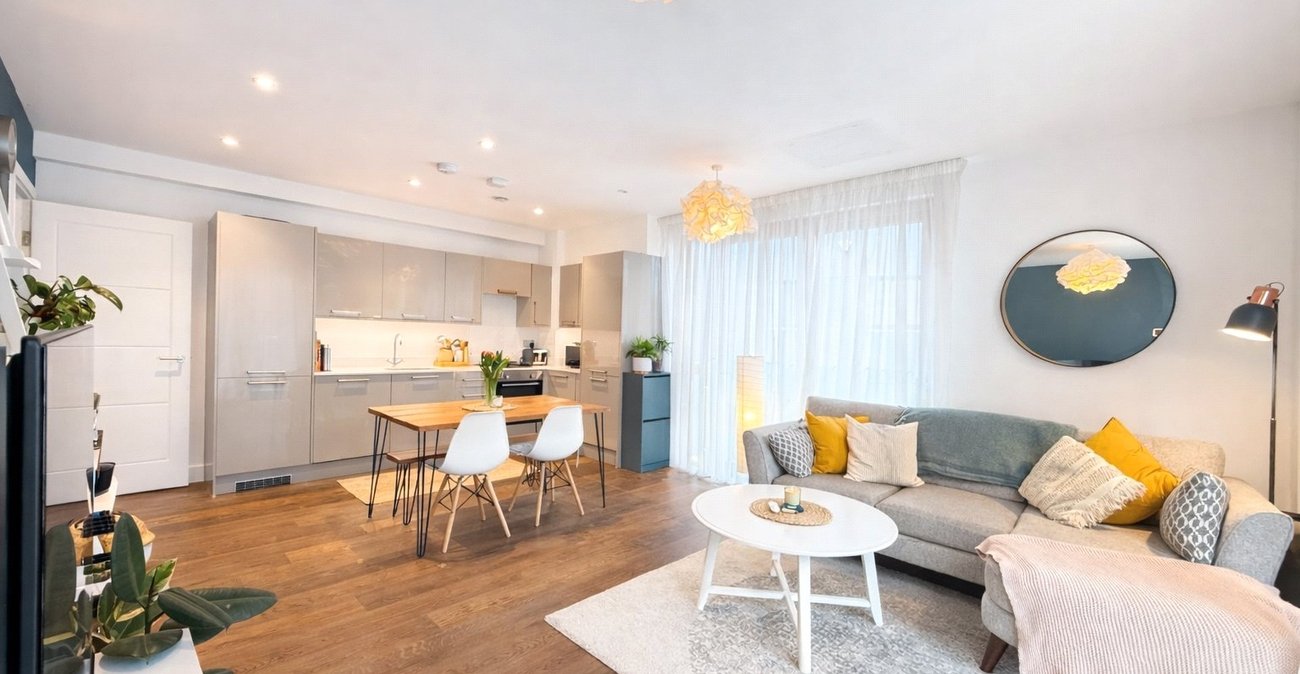 2 bedroom property for sale in London | Robinson Jackson