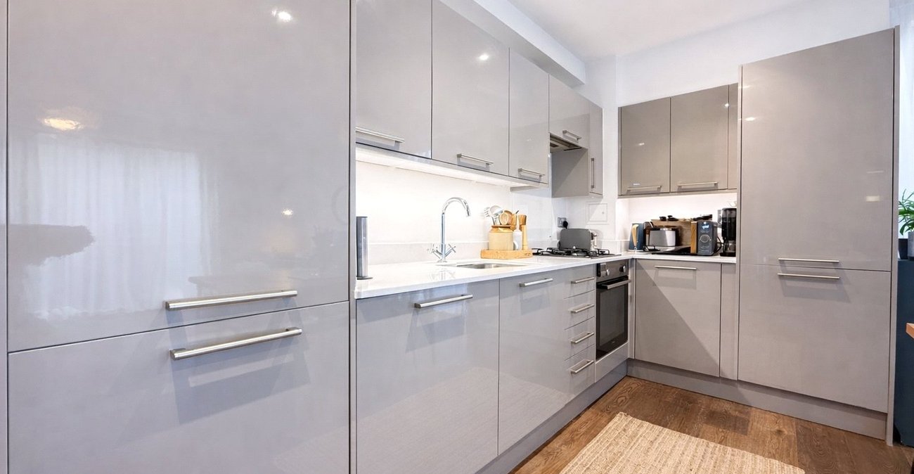 2 bedroom property for sale in London | Robinson Jackson