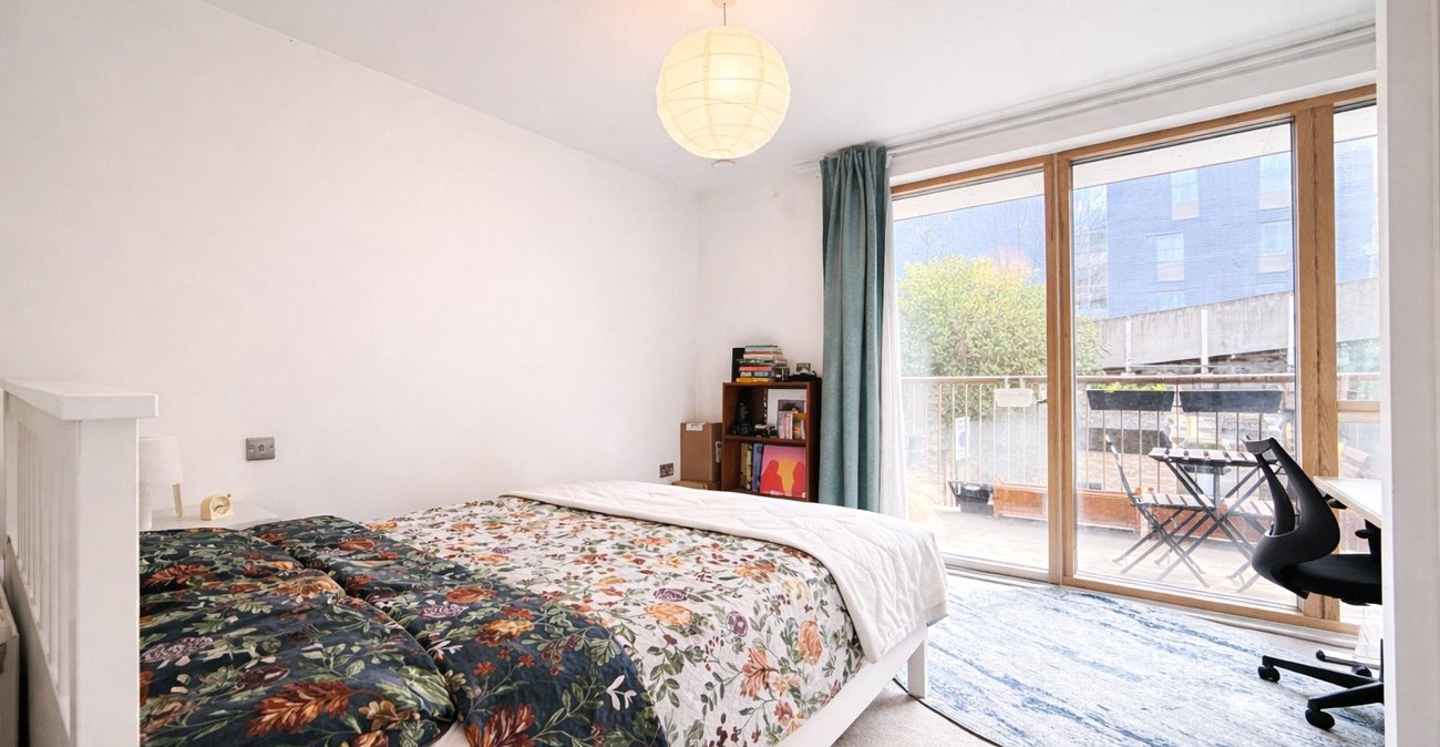 2 bedroom property for sale in London | Robinson Jackson