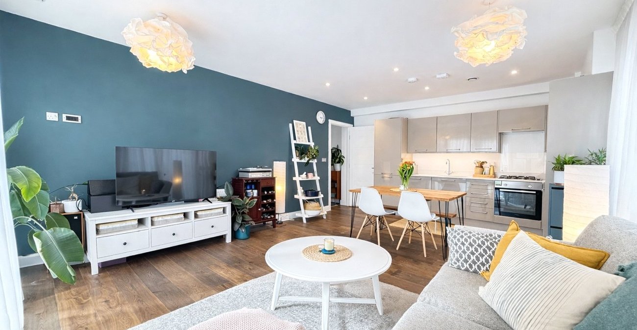 2 bedroom property for sale in London | Robinson Jackson