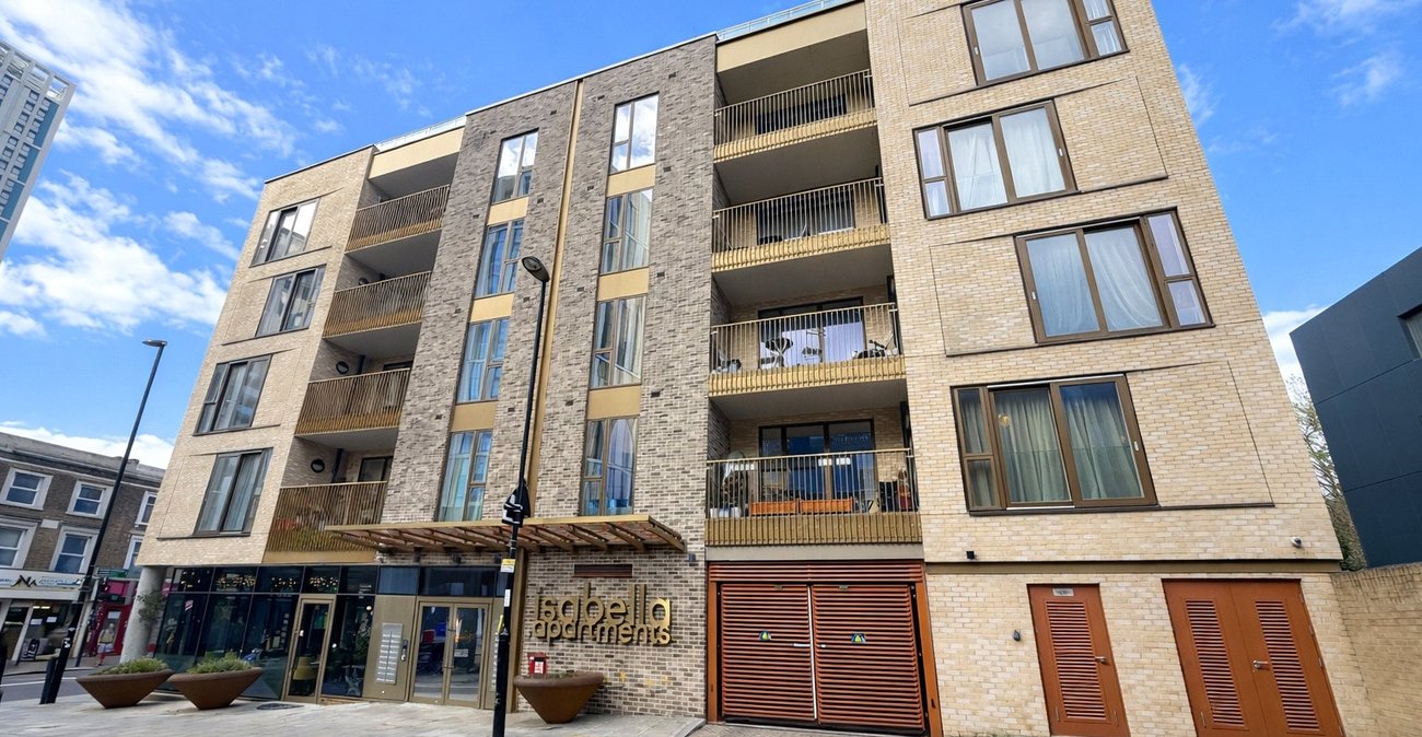 2 bedroom property for sale in London | Robinson Jackson