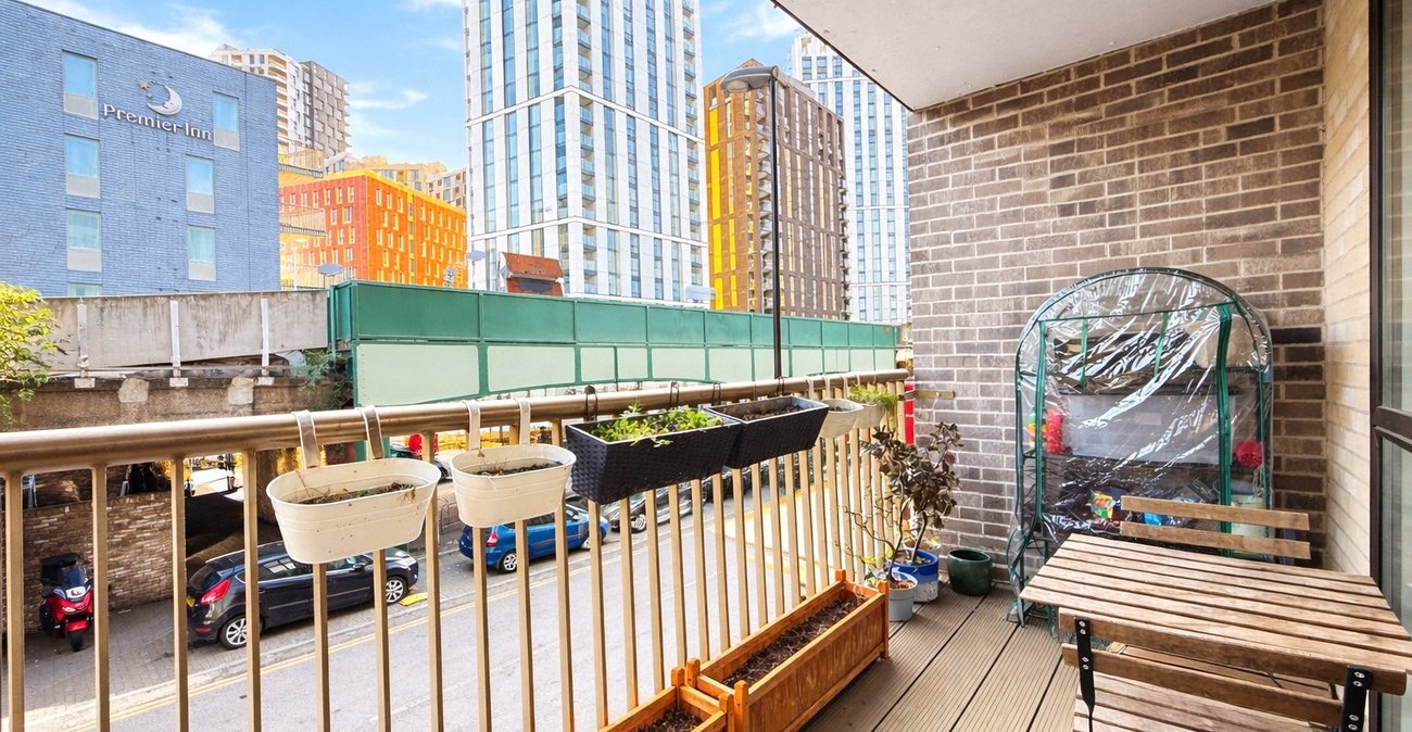 2 bedroom property for sale in London | Robinson Jackson