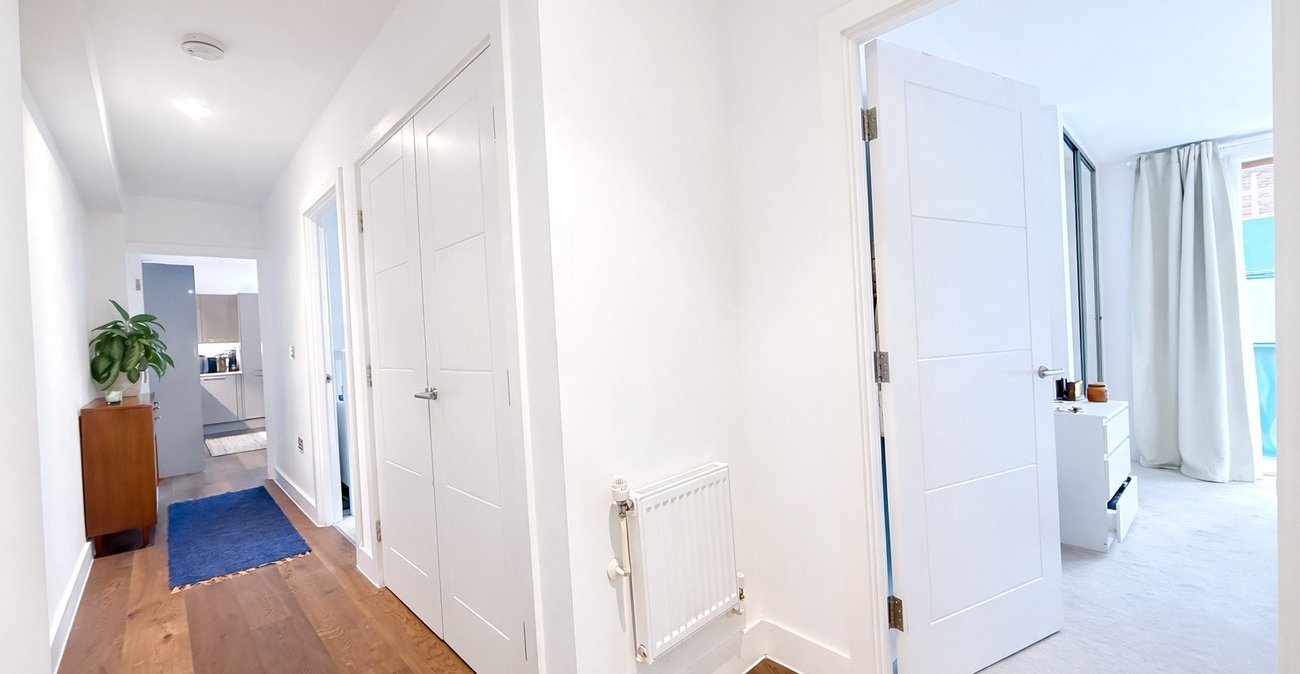 2 bedroom property for sale in London | Robinson Jackson