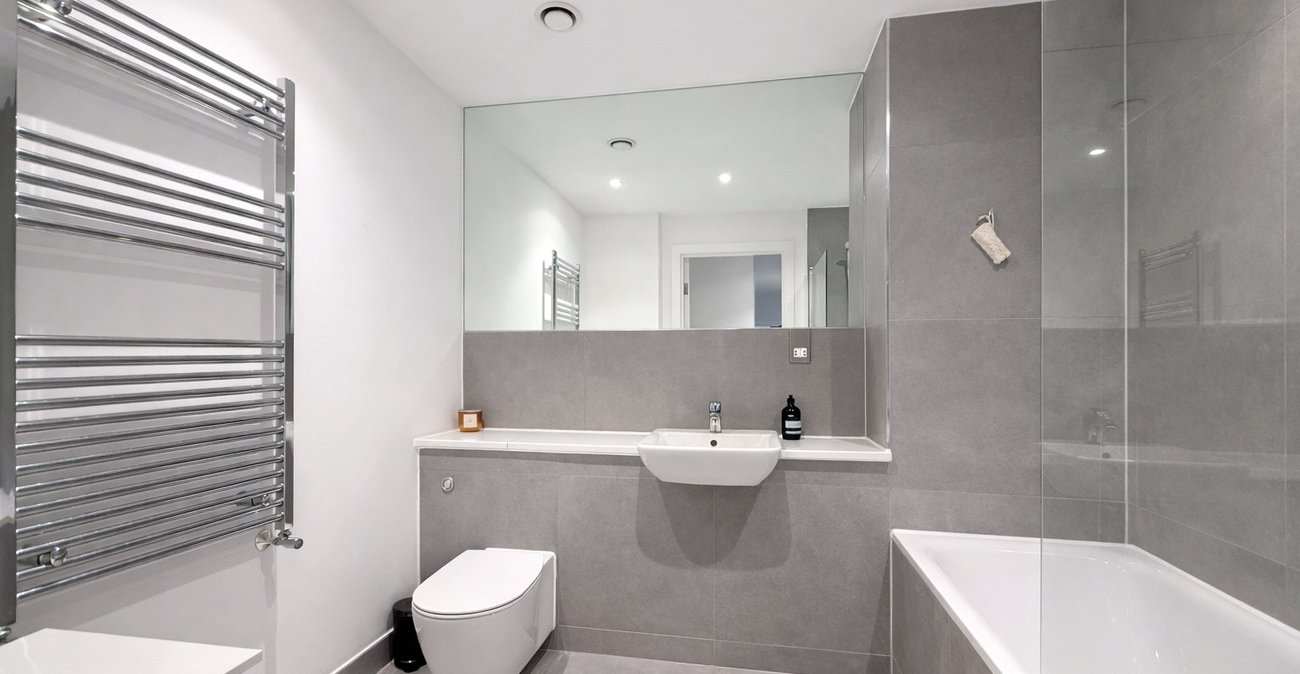 2 bedroom property for sale in London | Robinson Jackson