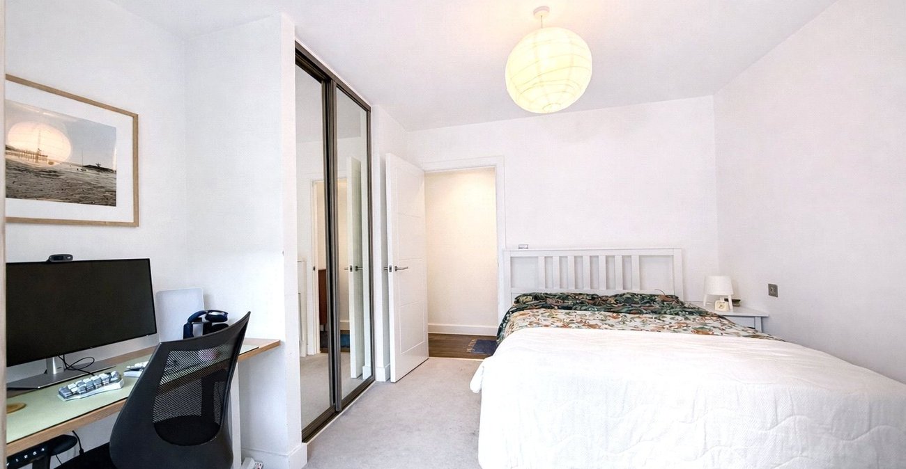 2 bedroom property for sale in London | Robinson Jackson