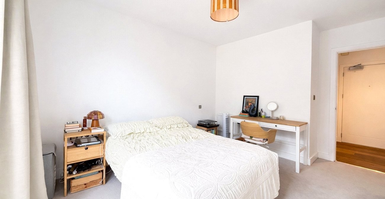 2 bedroom property for sale in London | Robinson Jackson