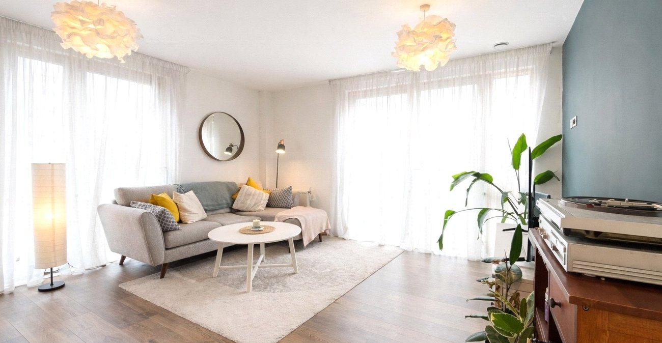 2 bedroom property for sale in London | Robinson Jackson