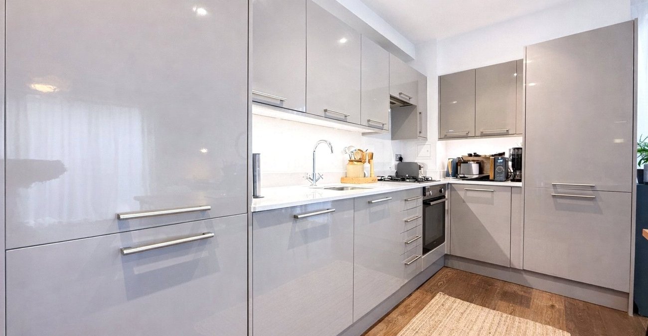 2 bedroom property for sale in London | Robinson Jackson