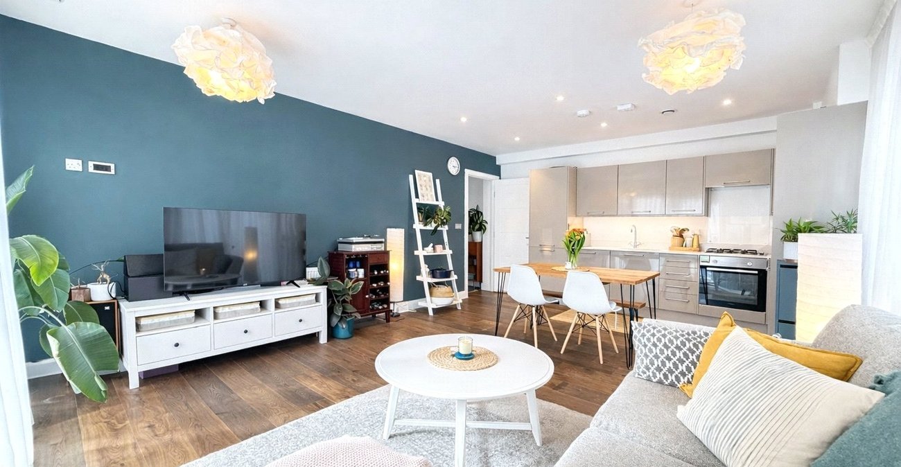 2 bedroom property for sale in London | Robinson Jackson