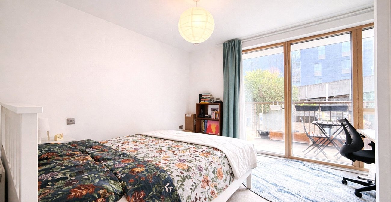 2 bedroom property for sale in London | Robinson Jackson