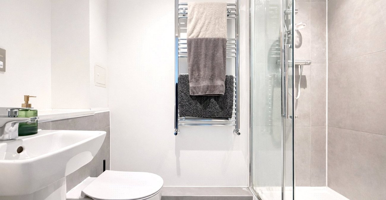 2 bedroom property for sale in London | Robinson Jackson