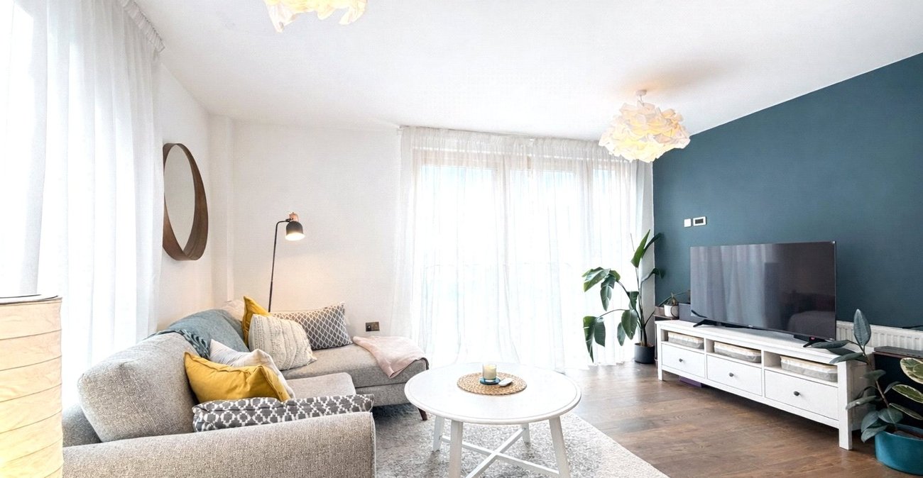2 bedroom property for sale in London | Robinson Jackson