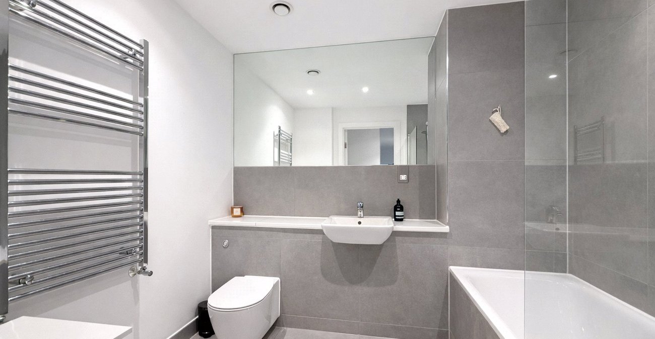 2 bedroom property for sale in London | Robinson Jackson
