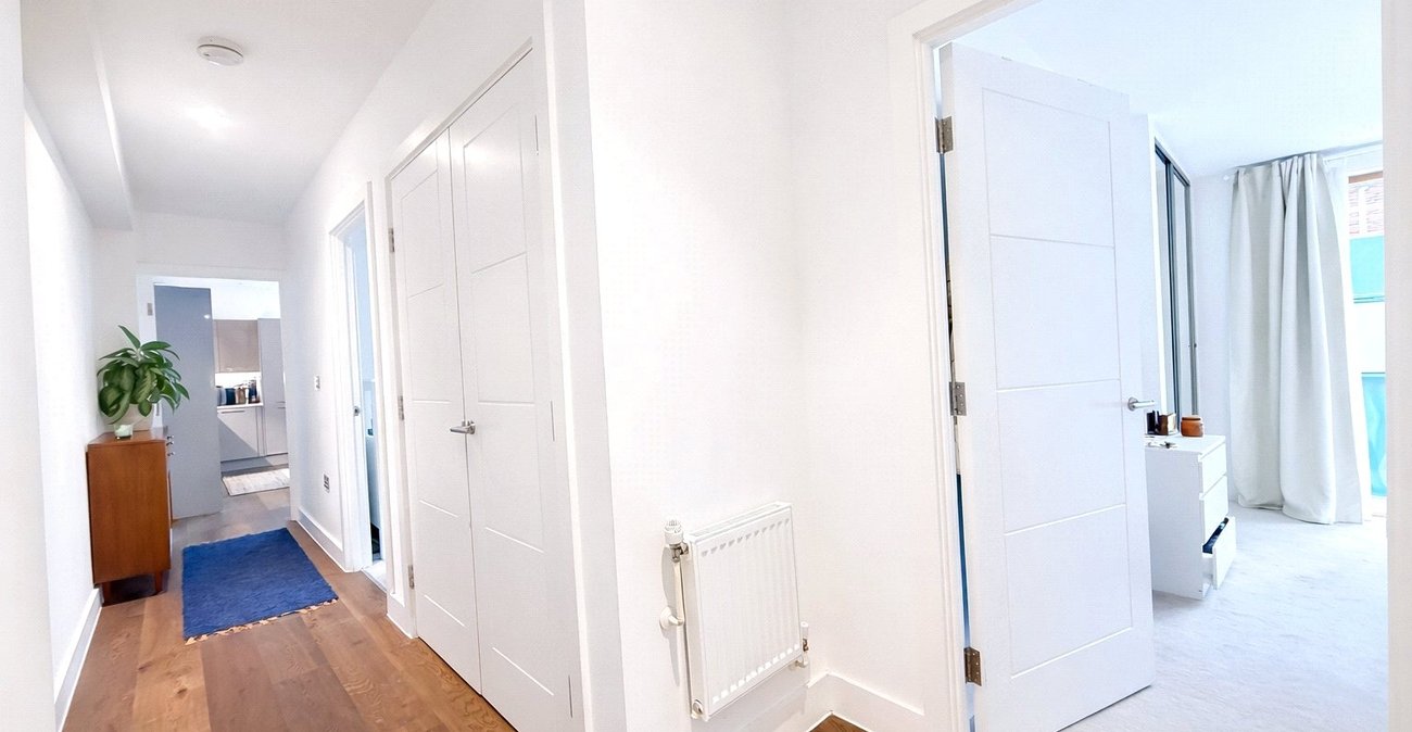 2 bedroom property for sale in London | Robinson Jackson