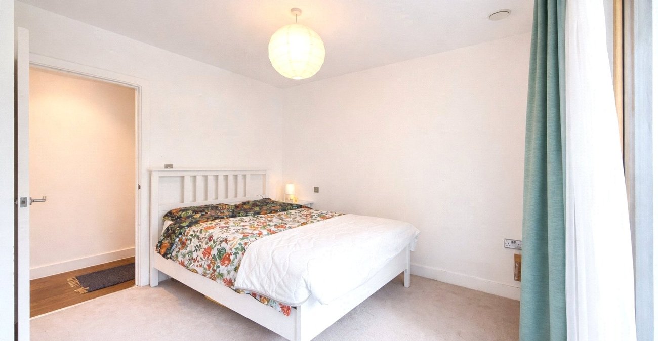 2 bedroom property for sale in London | Robinson Jackson