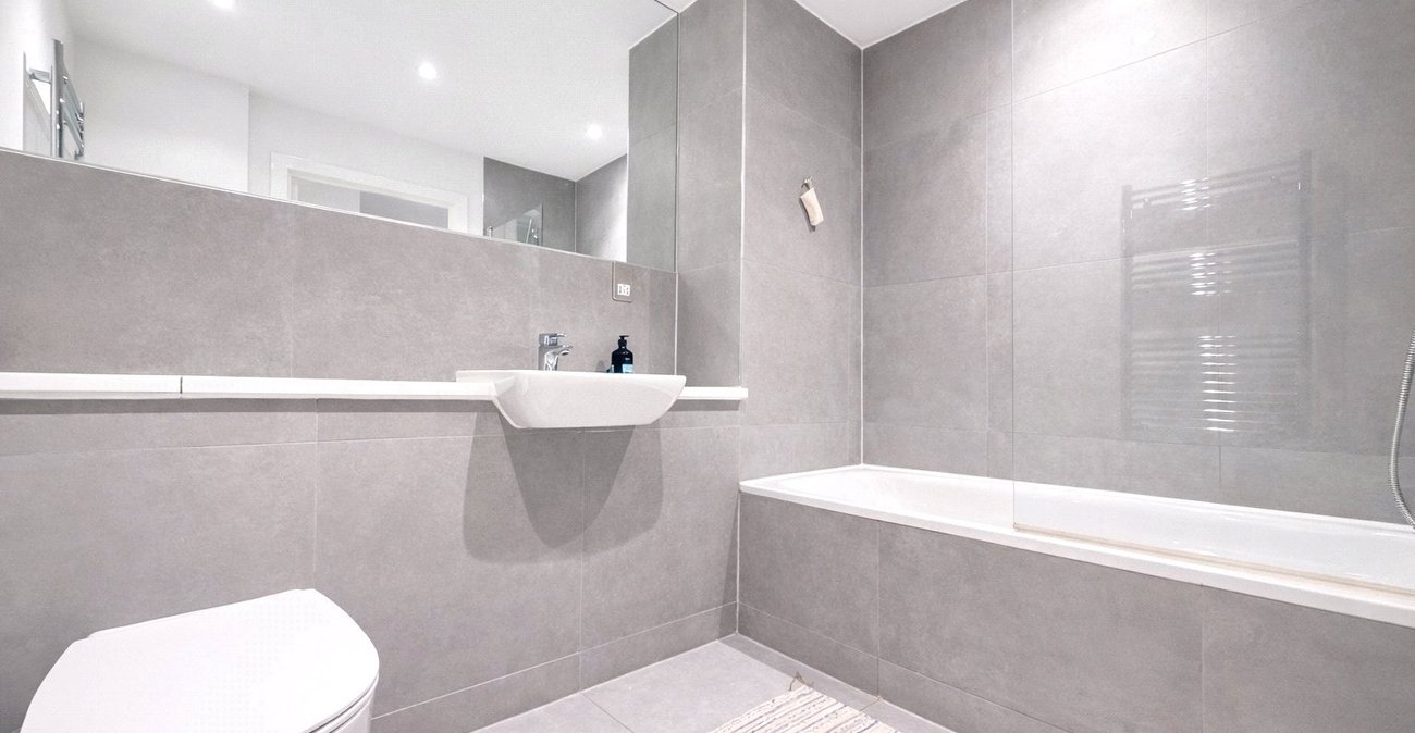 2 bedroom property for sale in London | Robinson Jackson