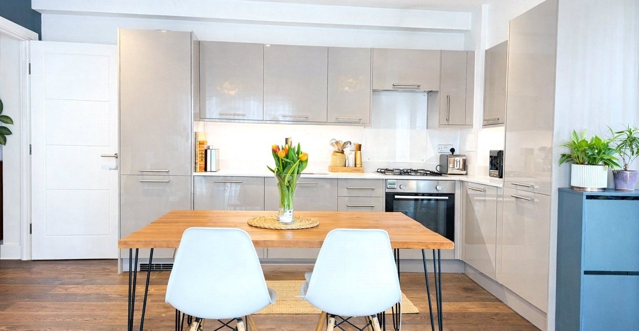 2 bedroom property for sale in London | Robinson Jackson