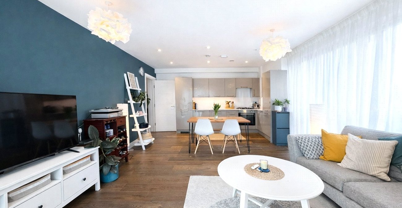 2 bedroom property for sale in London | Robinson Jackson