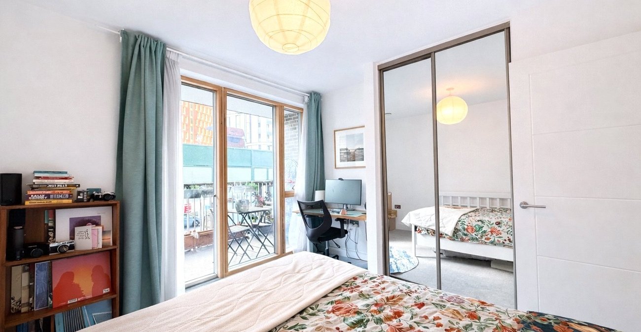 2 bedroom property for sale in London | Robinson Jackson