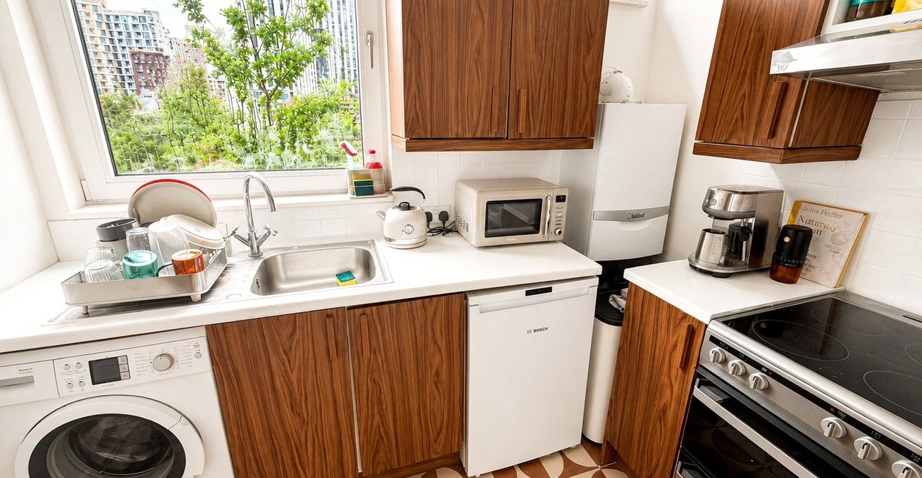 2 bedroom property for sale in London | Robinson Jackson