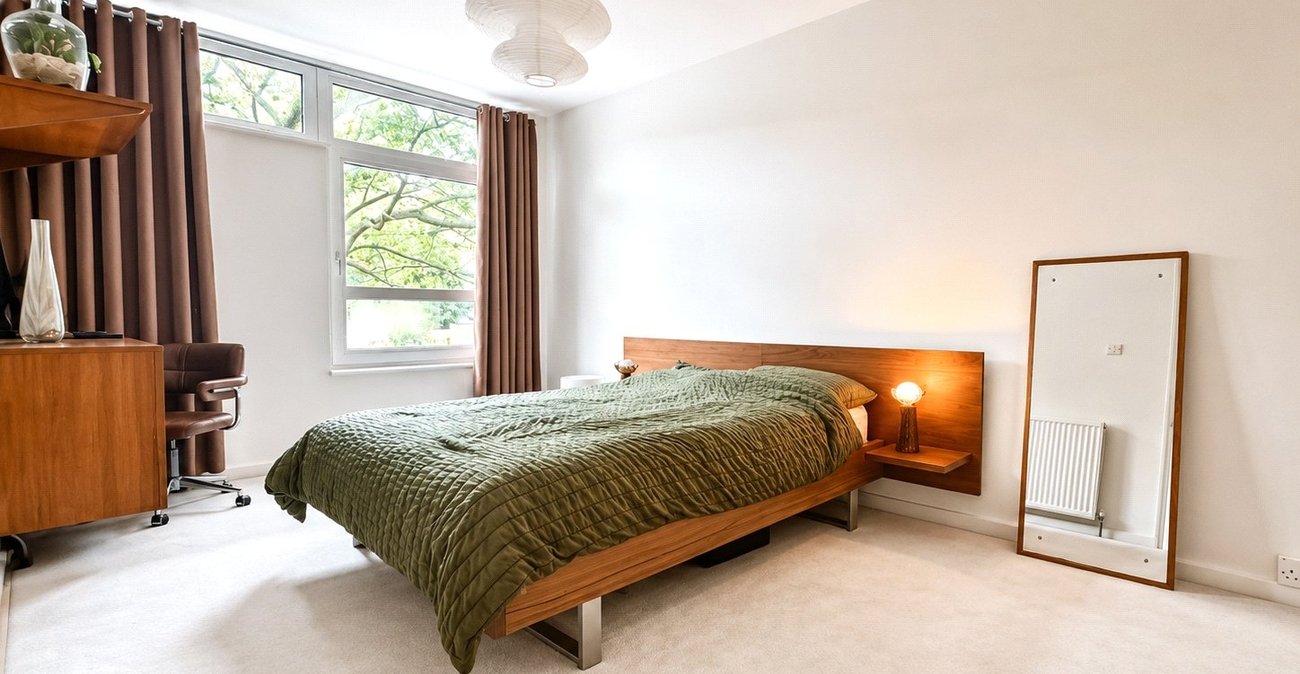 2 bedroom property for sale in London | Robinson Jackson