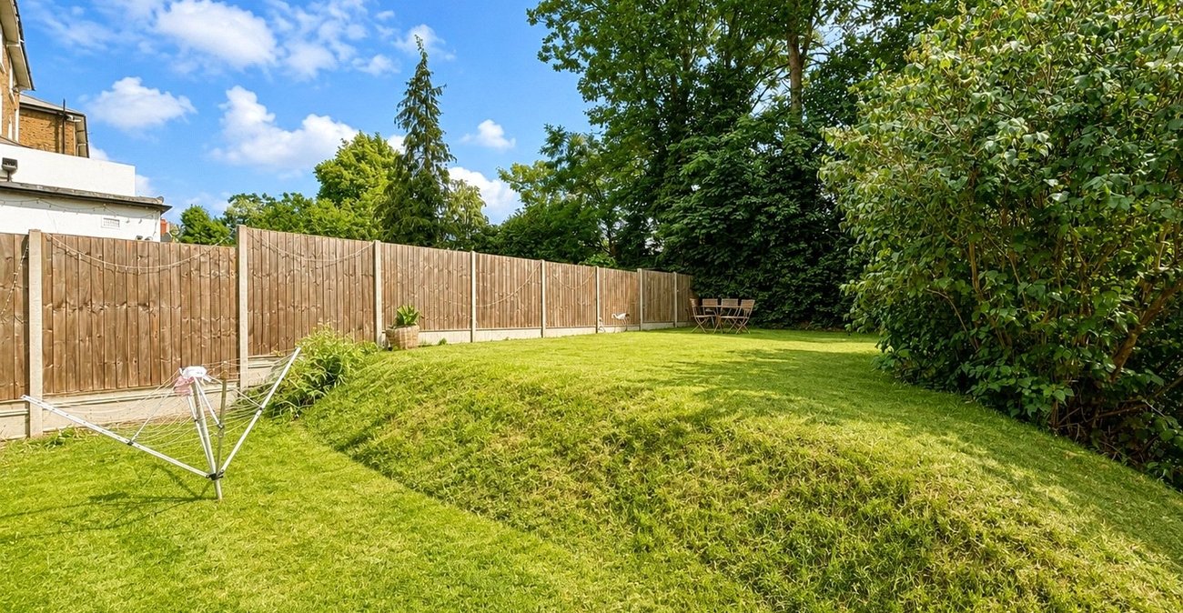 2 bedroom property for sale in London | Robinson Jackson