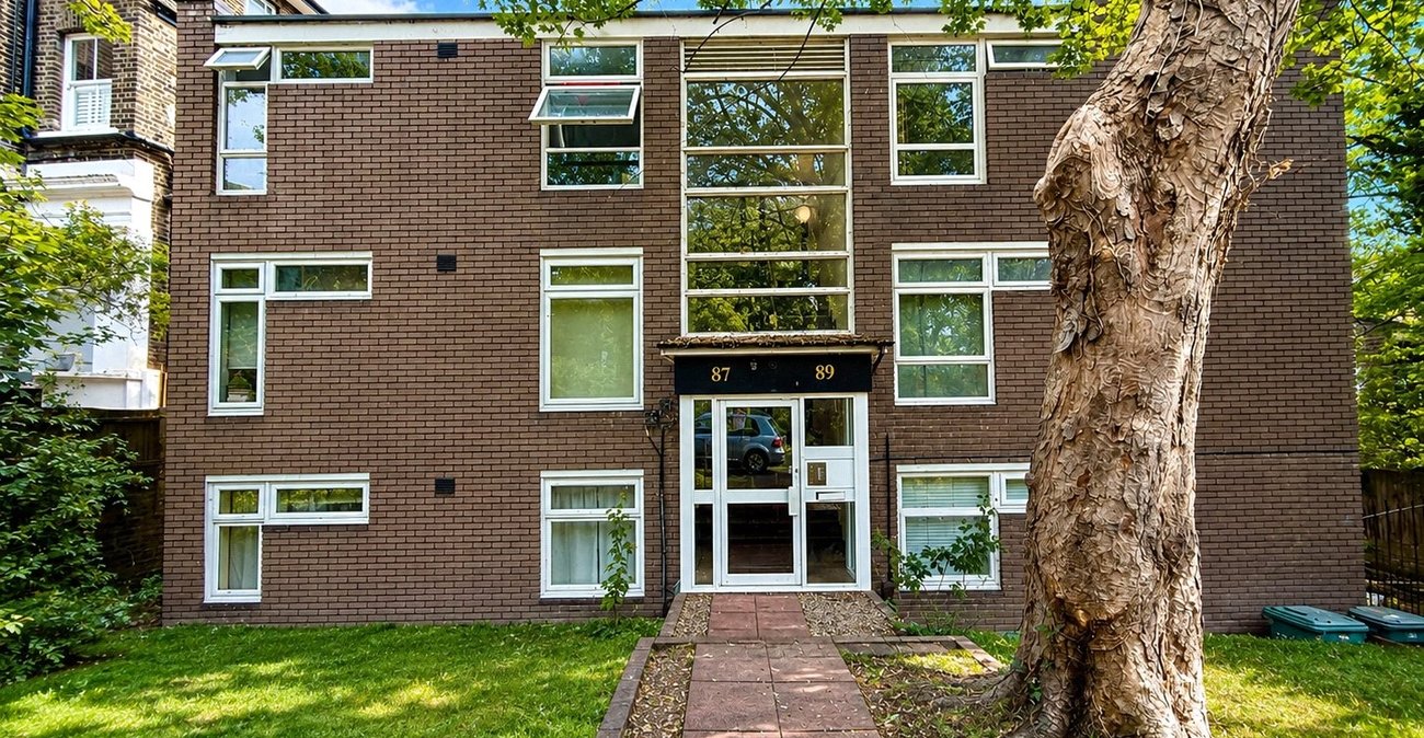 2 bedroom property for sale in London | Robinson Jackson