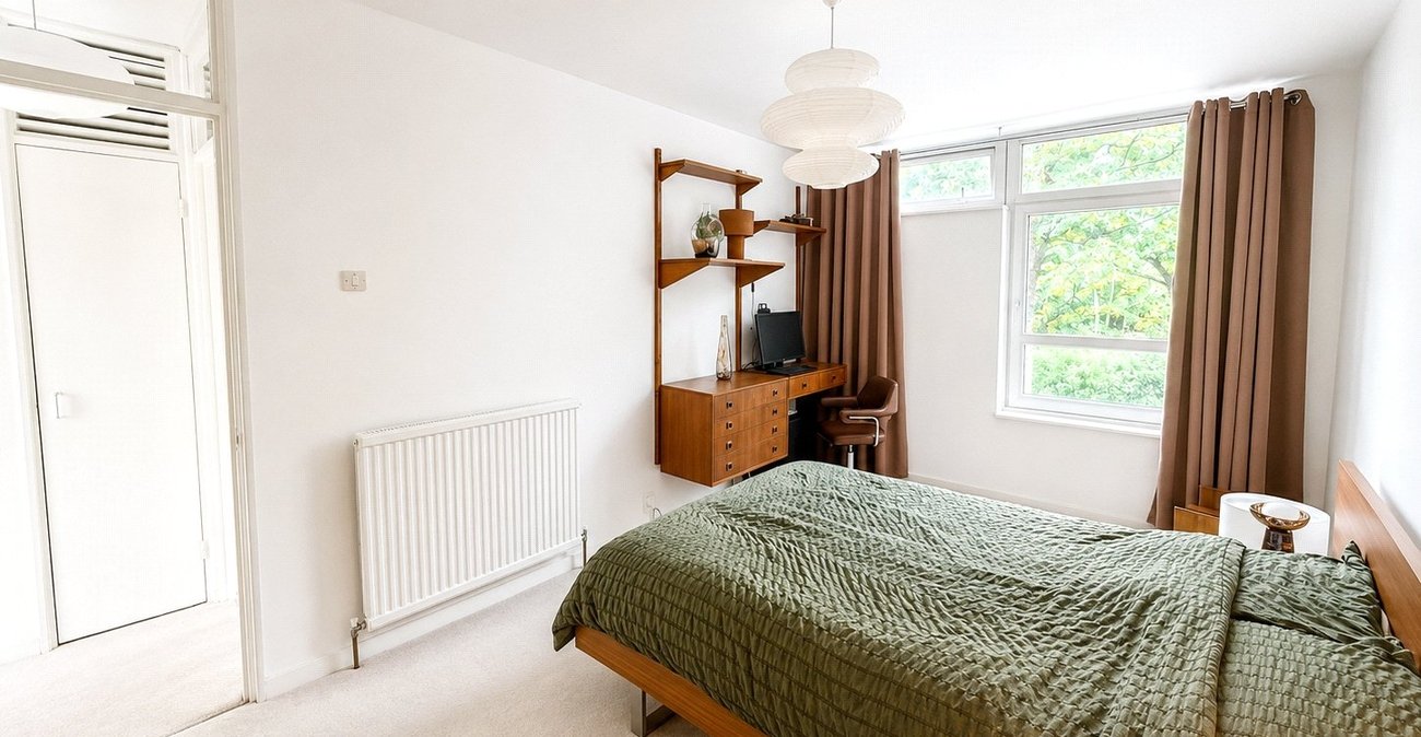2 bedroom property for sale in London | Robinson Jackson