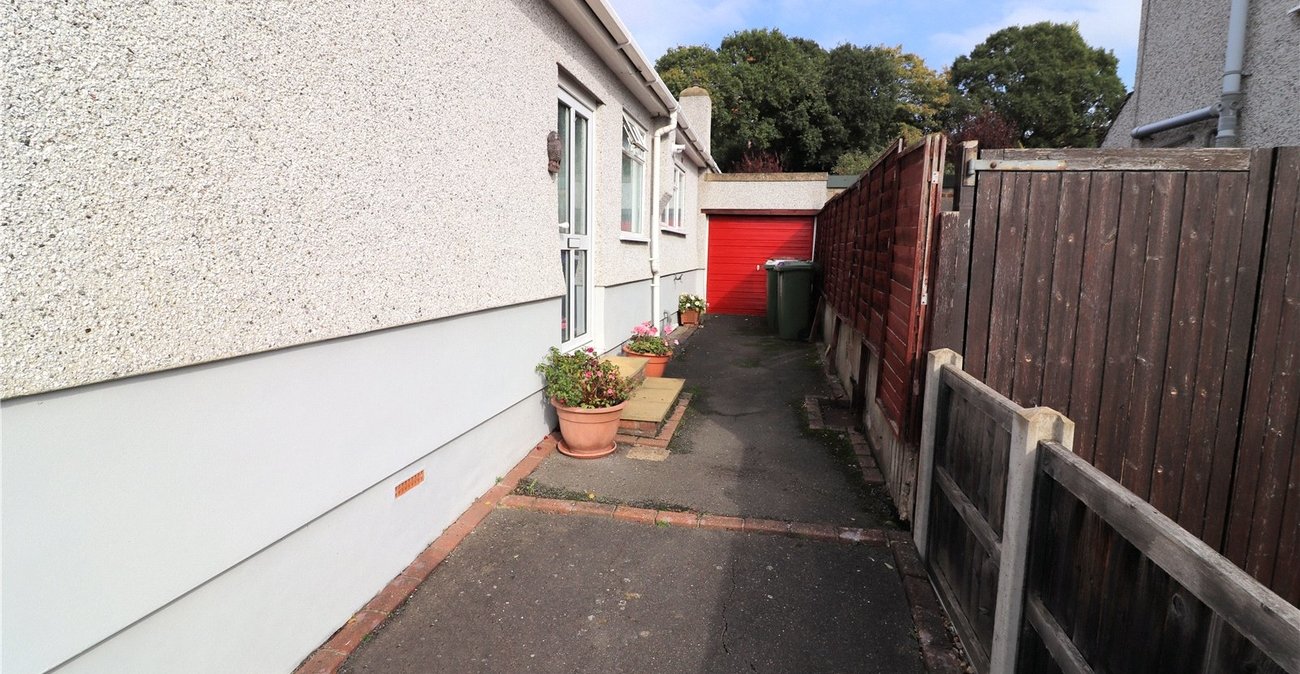 2 bedroom bungalow for sale in Barnehurst | Robinson Jackson