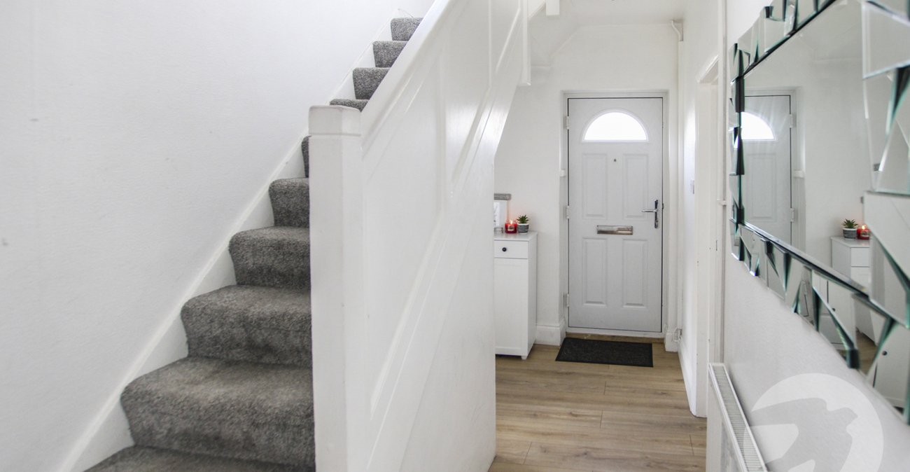 2 bedroom house for sale in London | Robinson Jackson