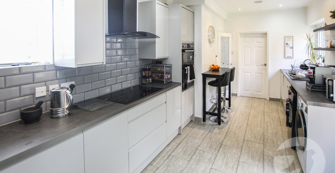 2 bedroom house for sale in London | Robinson Jackson