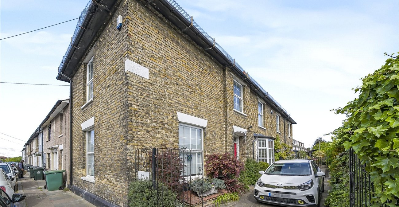 6 bedroom house for sale in Dartford | Robinson Jackson