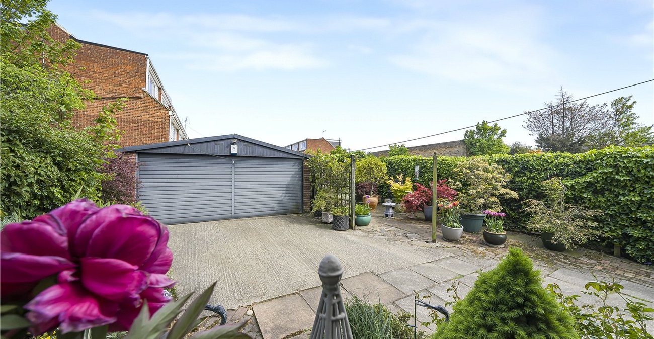 6 bedroom house for sale in Dartford | Robinson Jackson