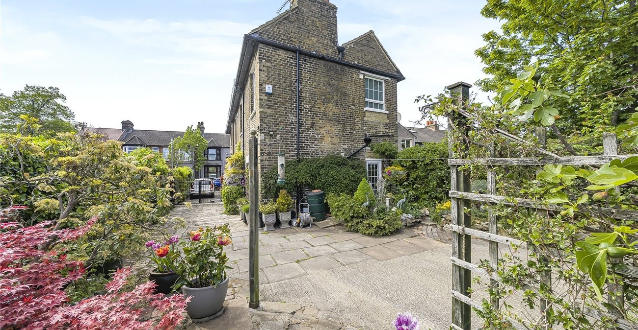 6 bedroom house for sale in Dartford | Robinson Jackson