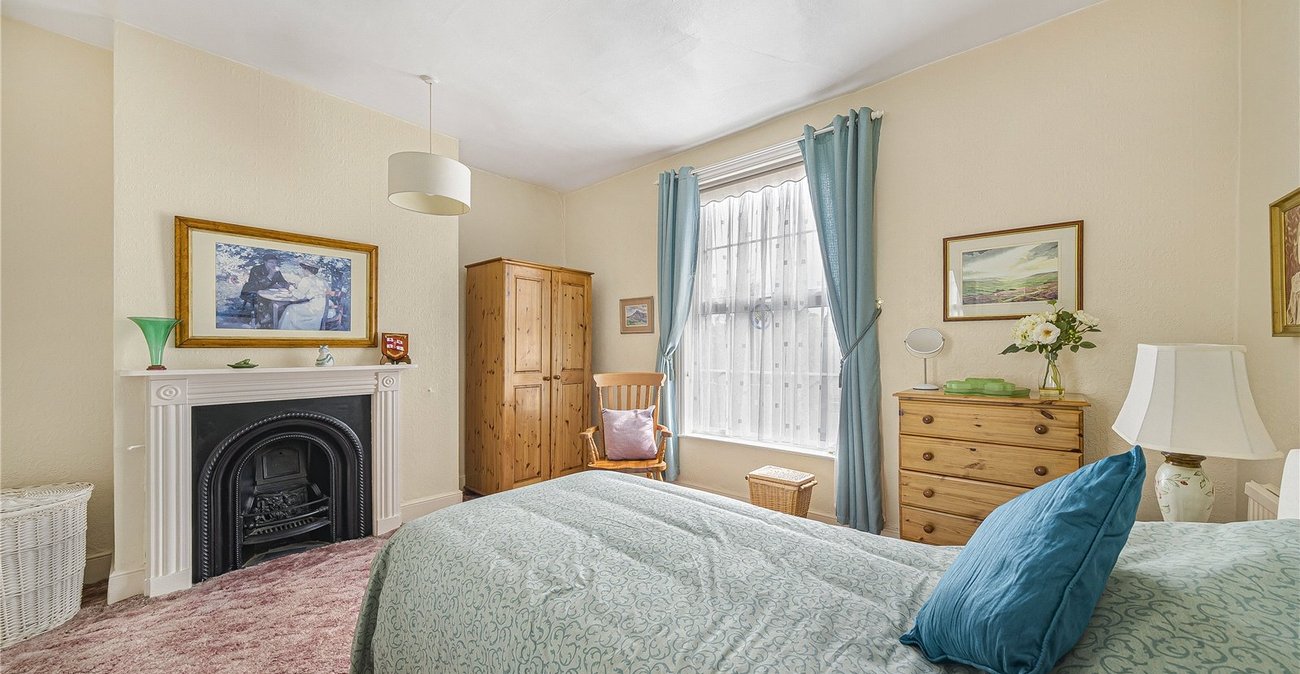 6 bedroom house for sale in Dartford | Robinson Jackson